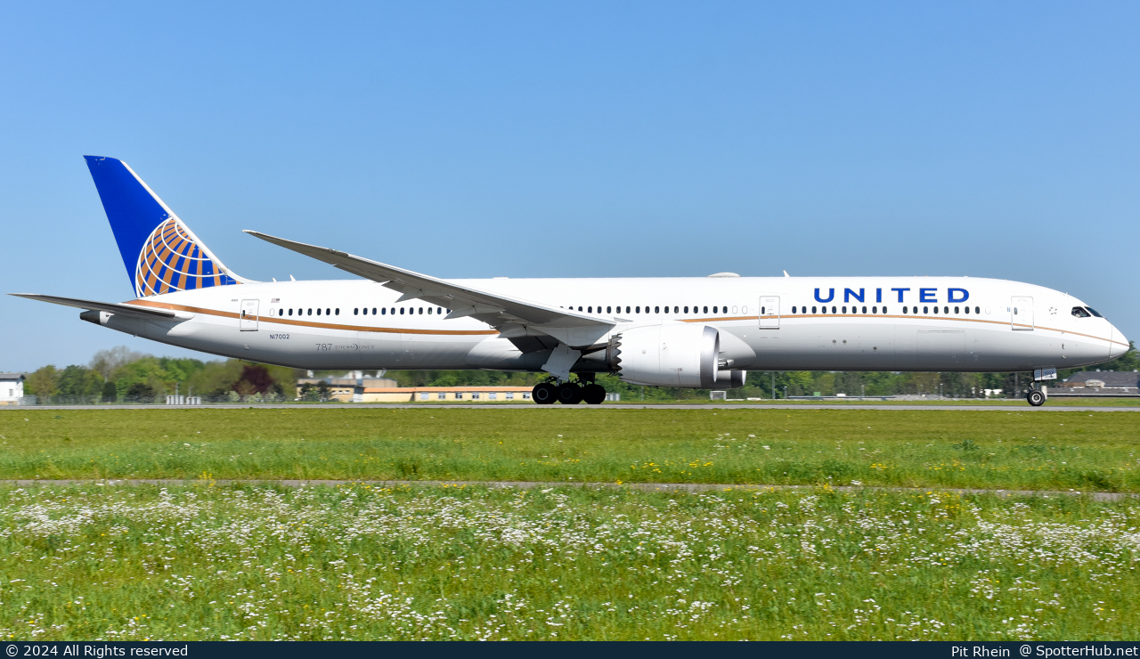 Photo of N17002 - Boeing 787-10 Dreamliner operated by United Airlines