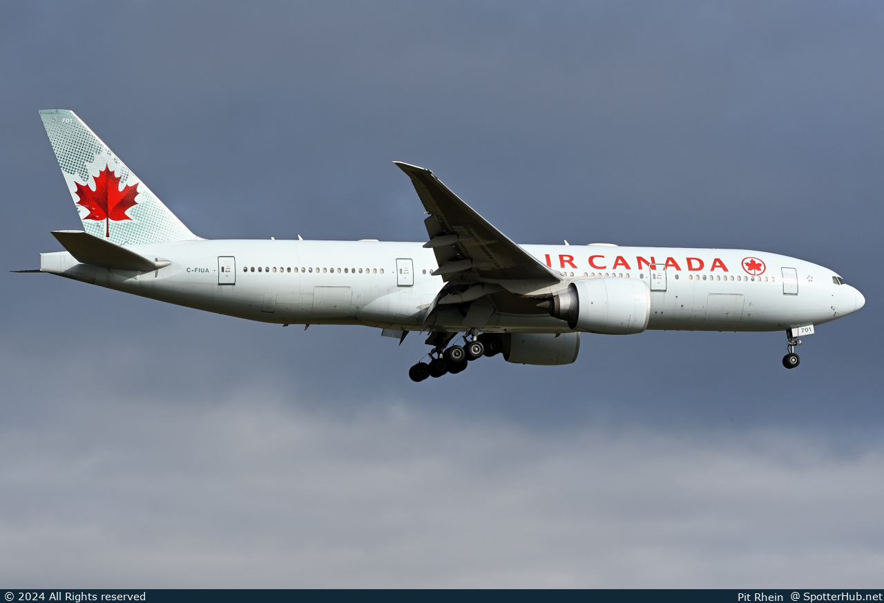 Photo of C-FIUA - Boeing 777-233(LR) operated by Air Canada