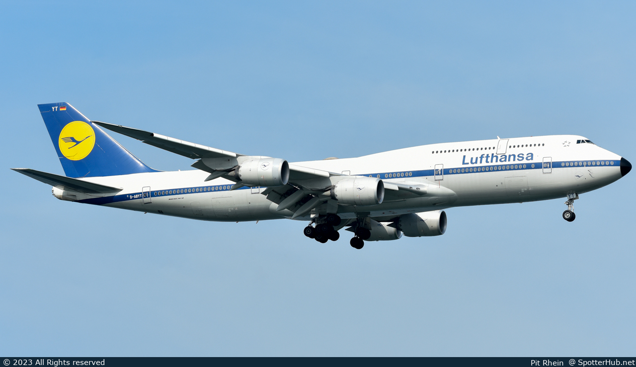 Photo of D-ABYT - Boeing 747-830 operated by Lufthansa
