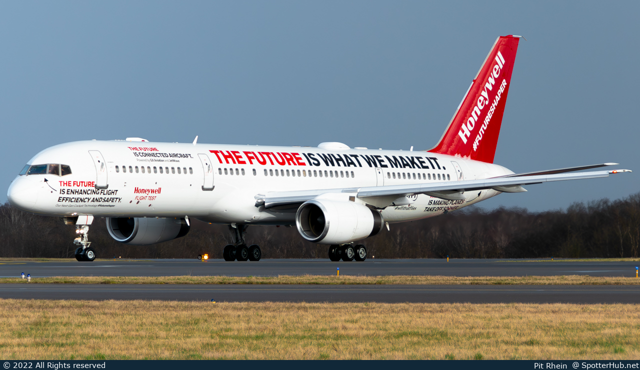 Photo of N757HW - Boeing 757-225 operated by Honeywell International Inc.