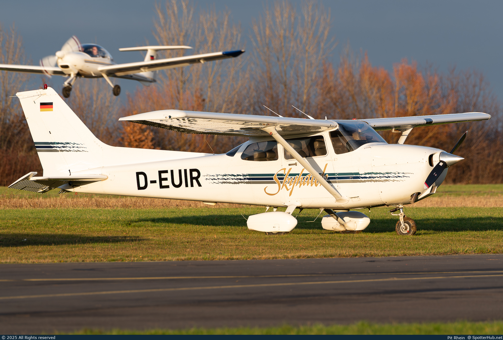 Photo of D-EUIR - Cessna 172R Skyhawk operated by Luftsportverein Bad Neuenahr-Ahrweiler