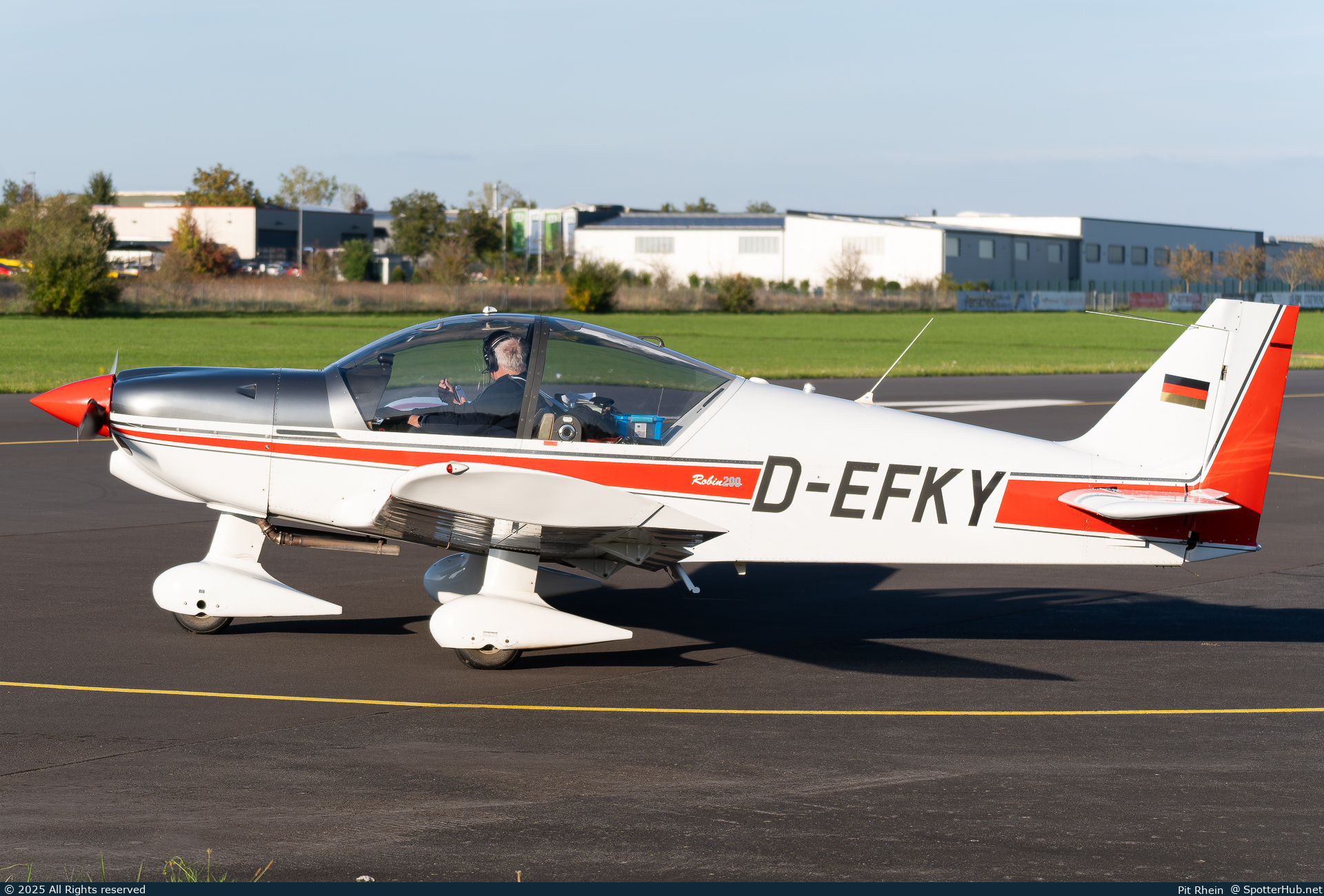 Photo of D-EFKY - Robin HR200/120B operated by Flugsportgemeinschaft Soest