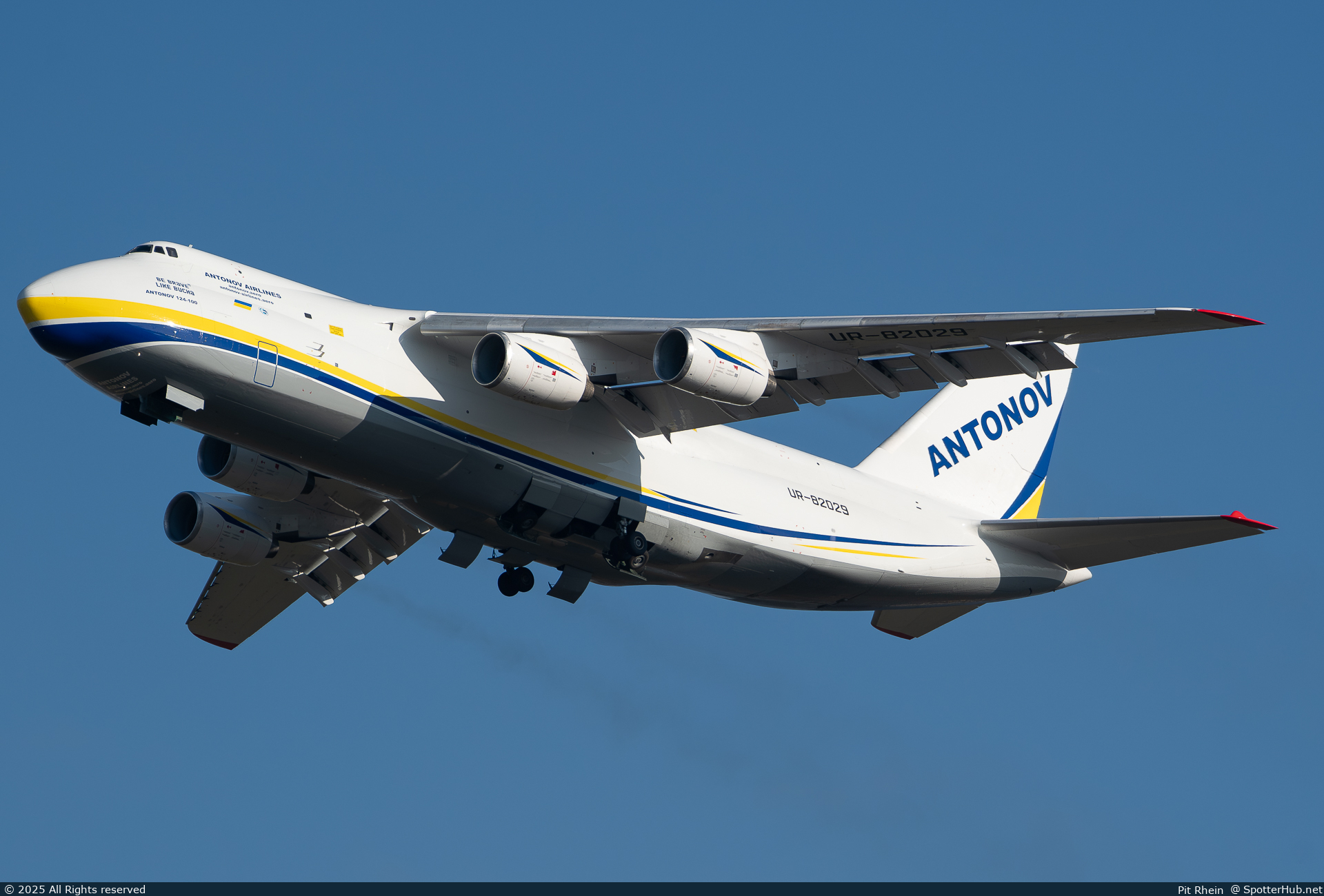 Photo of UR-82029 - Antonov An-124-100 Ruslan operated by Antonov Airlines