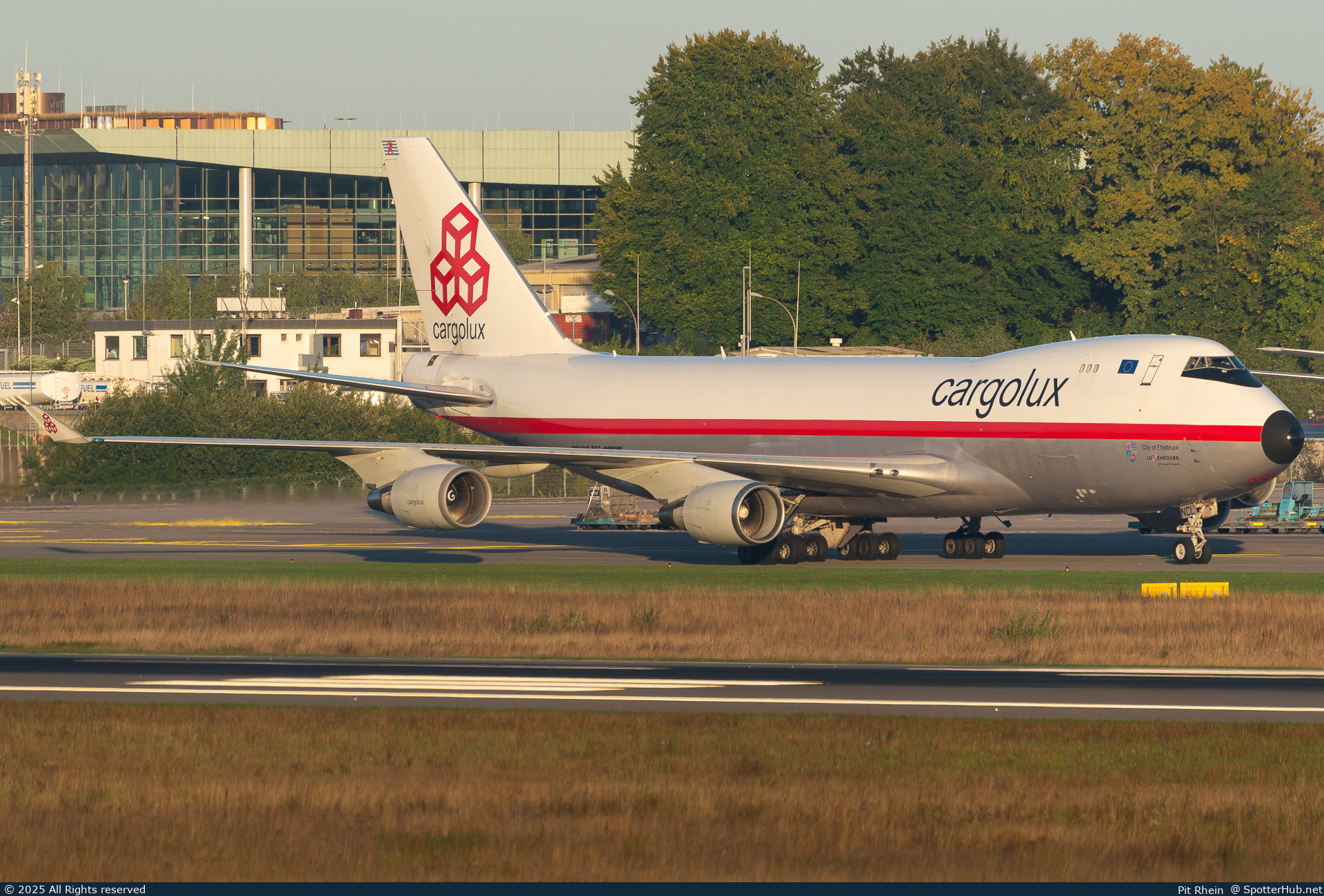 Photo of LX-NCL - Boeing 747-4EVF(ER) operated by Cargolux