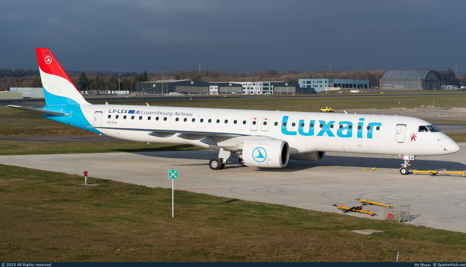 Photo of LX-LEA - Embraer ERJ-195-E2 operated by Luxair
