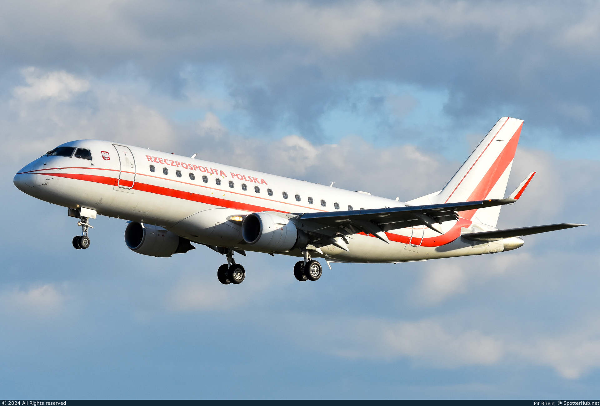 Photo of SP-LIH - Embraer ERJ-175LR operated by Government of Poland