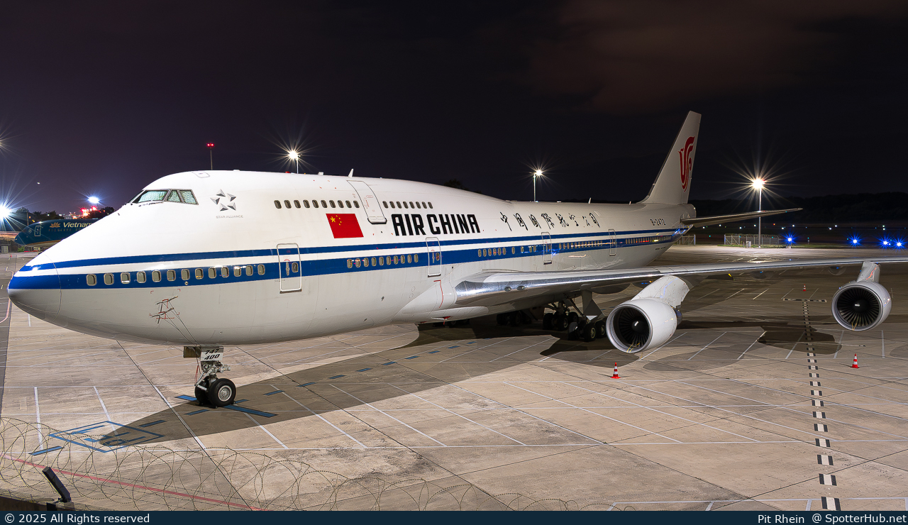 Photo of B-2472 - Boeing 747-4J6 operated by Air China