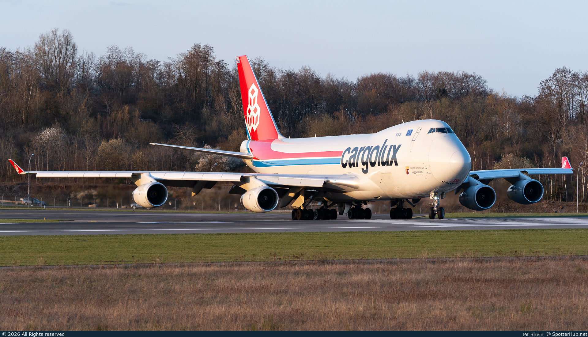 Photo of LX-TCV - Boeing 747-4R7F operated by Cargolux