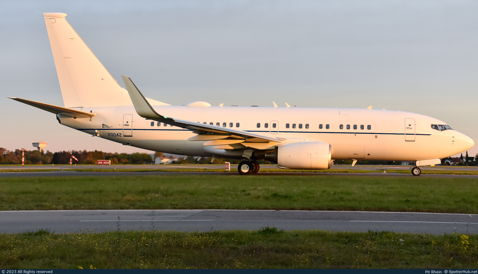 Photo of 02-0042 - Boeing C-40B operated by US Air Force