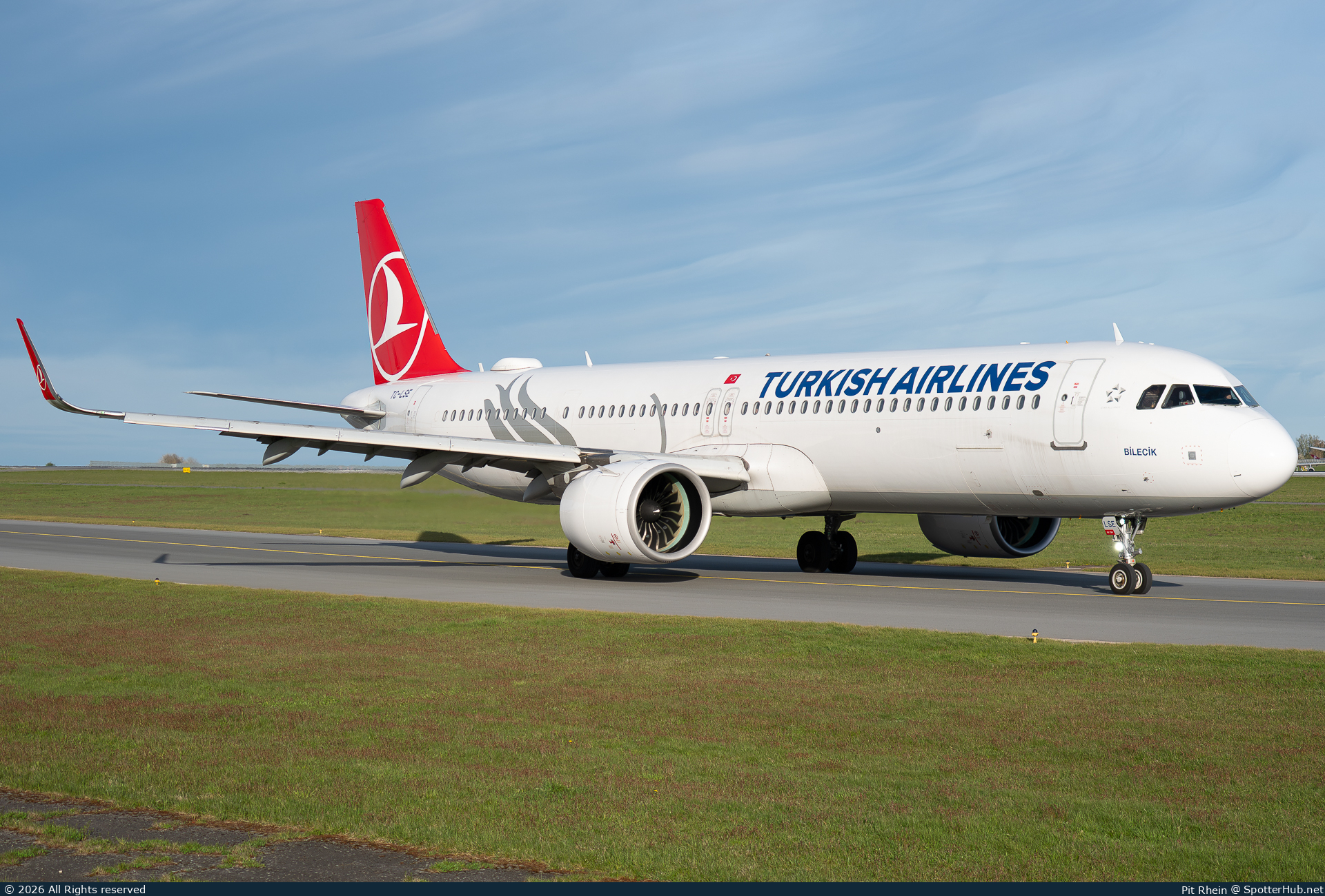 Photo of TC-LSE - Airbus A321-271NX operated by Turkish Airlines