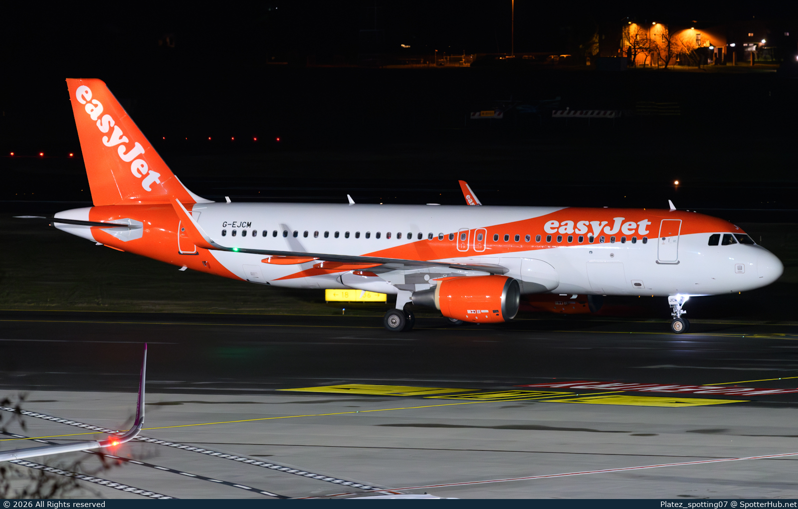 Photo of G-EJCH - Airbus A320-214 operated by easyJet