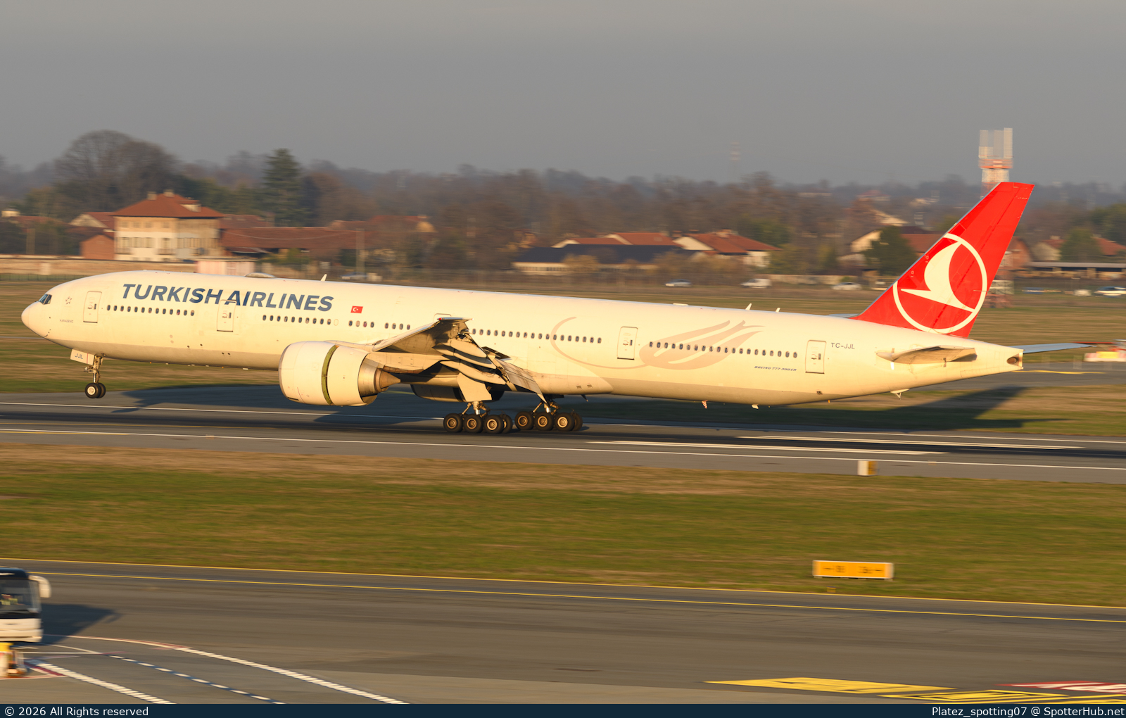 Photo of TC-JJL - Boeing 777-3F2(ER) operated by Turkish Airlines