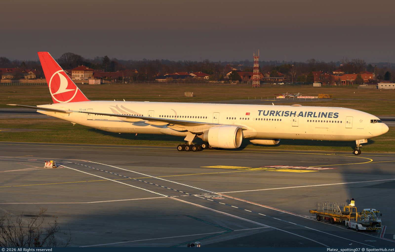 Photo of TC-JJL - Boeing 777-3F2(ER) operated by Turkish Airlines