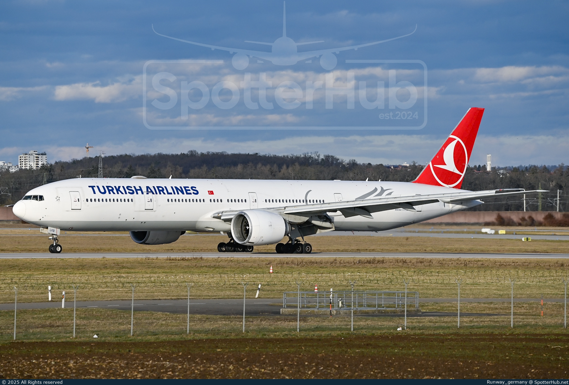 Photo of TC-LKB - Boeing 777-36N(ER) operated by Turkish Airlines