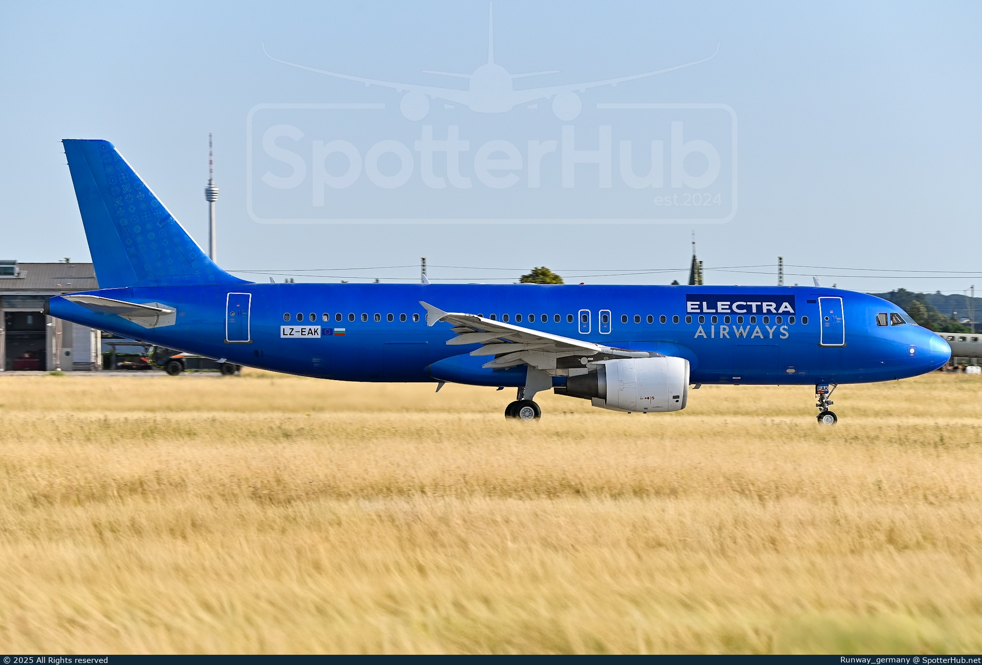 Photo of LZ-EAK - Airbus A320-214 operated by Electra Airways