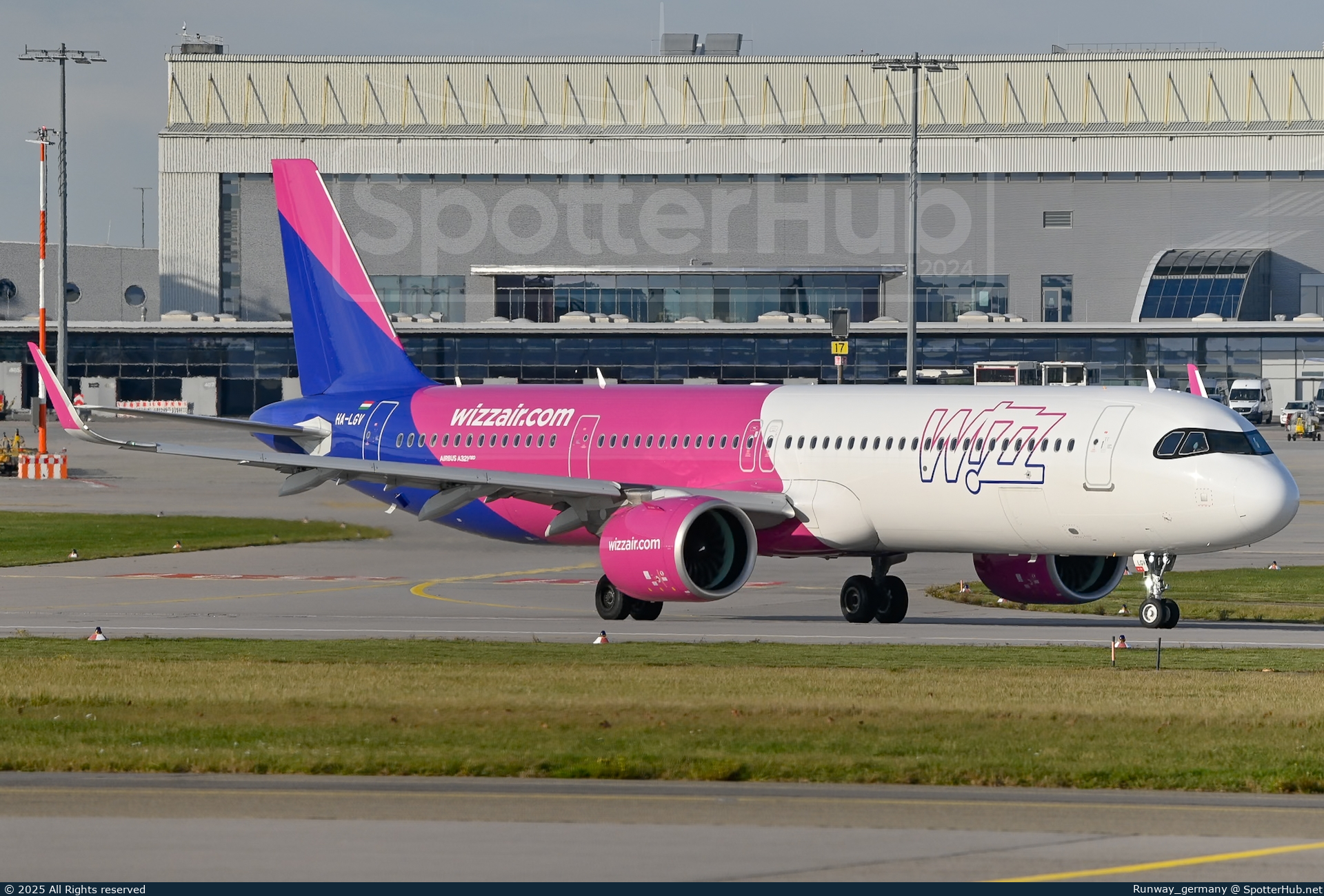 Photo of HA-LGV - Airbus A321-271NX operated by Wizz Air