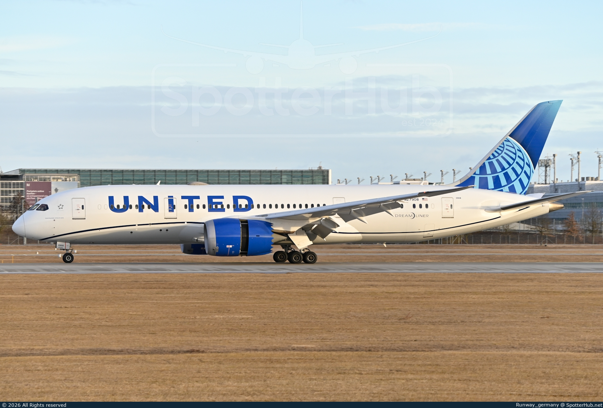 Photo of N27908 - Boeing 787-8 Dreamliner operated by United Airlines