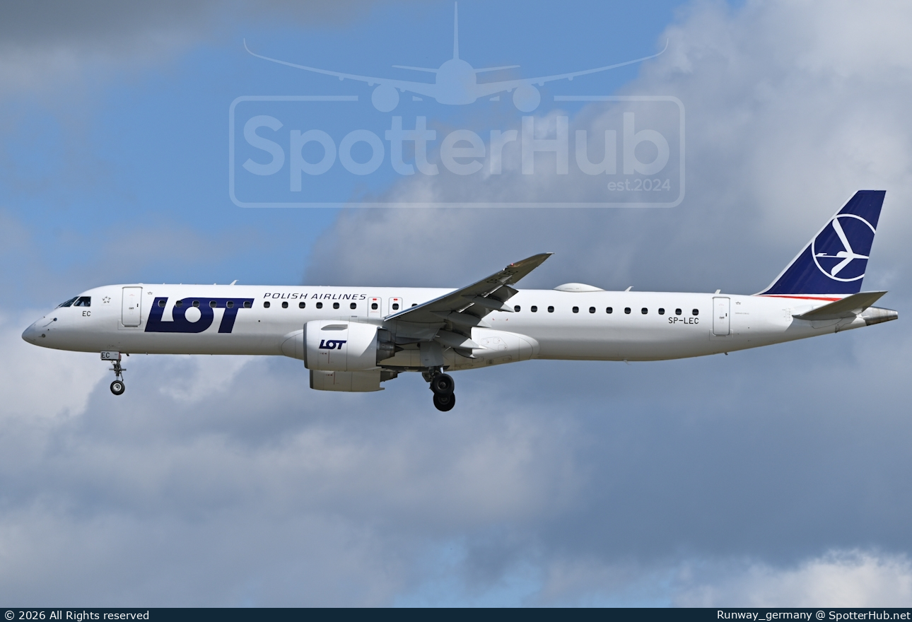 Photo of SP-LEC - Embraer ERJ-195-E2 operated by LOT Polish Airlines