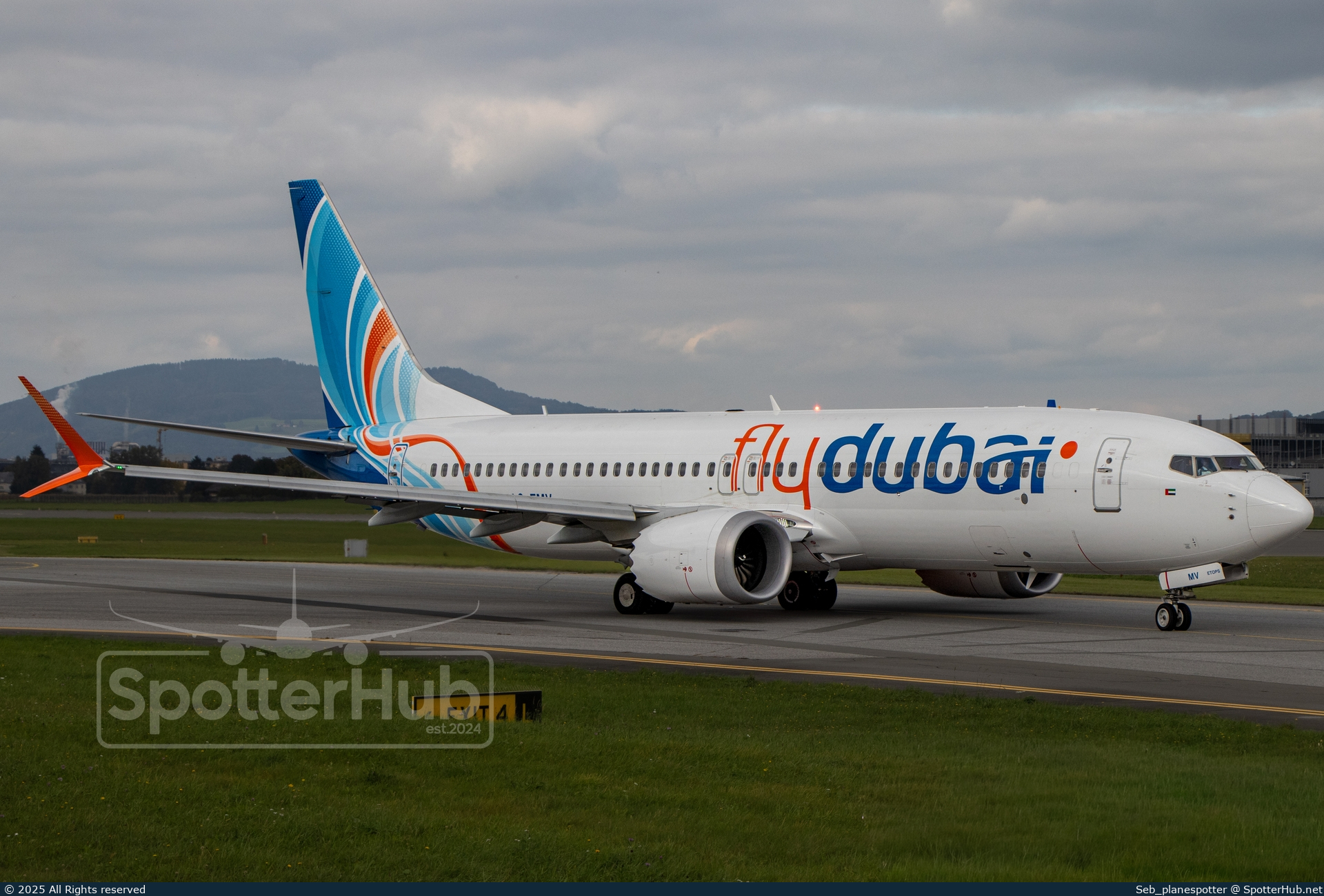 Photo of A6-FMV - Boeing 737 MAX 8 operated by flydubai