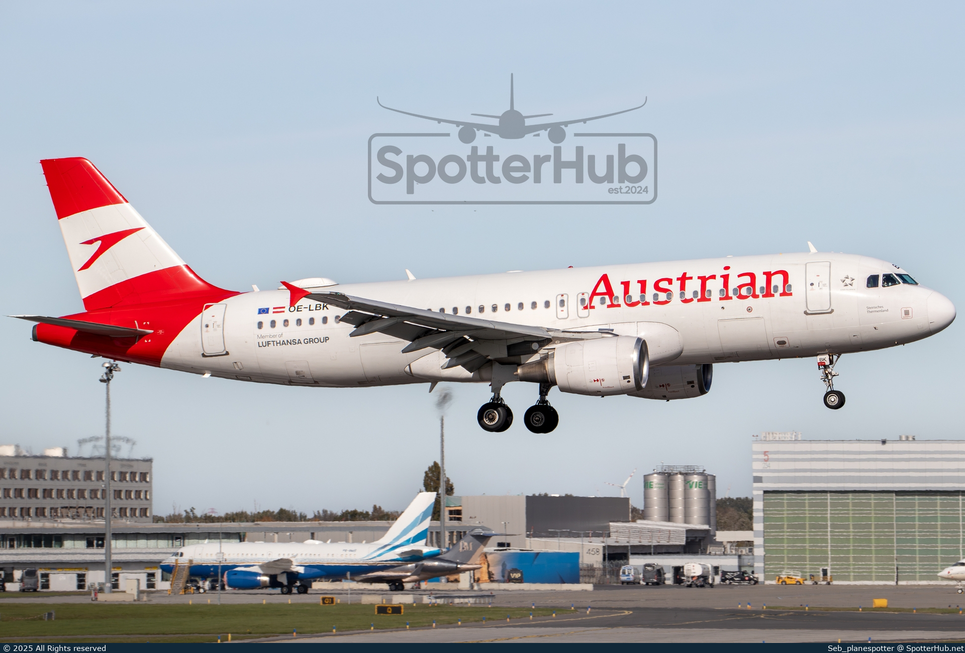 Photo of OE-LBK - Airbus A320-214 operated by Austrian Airlines