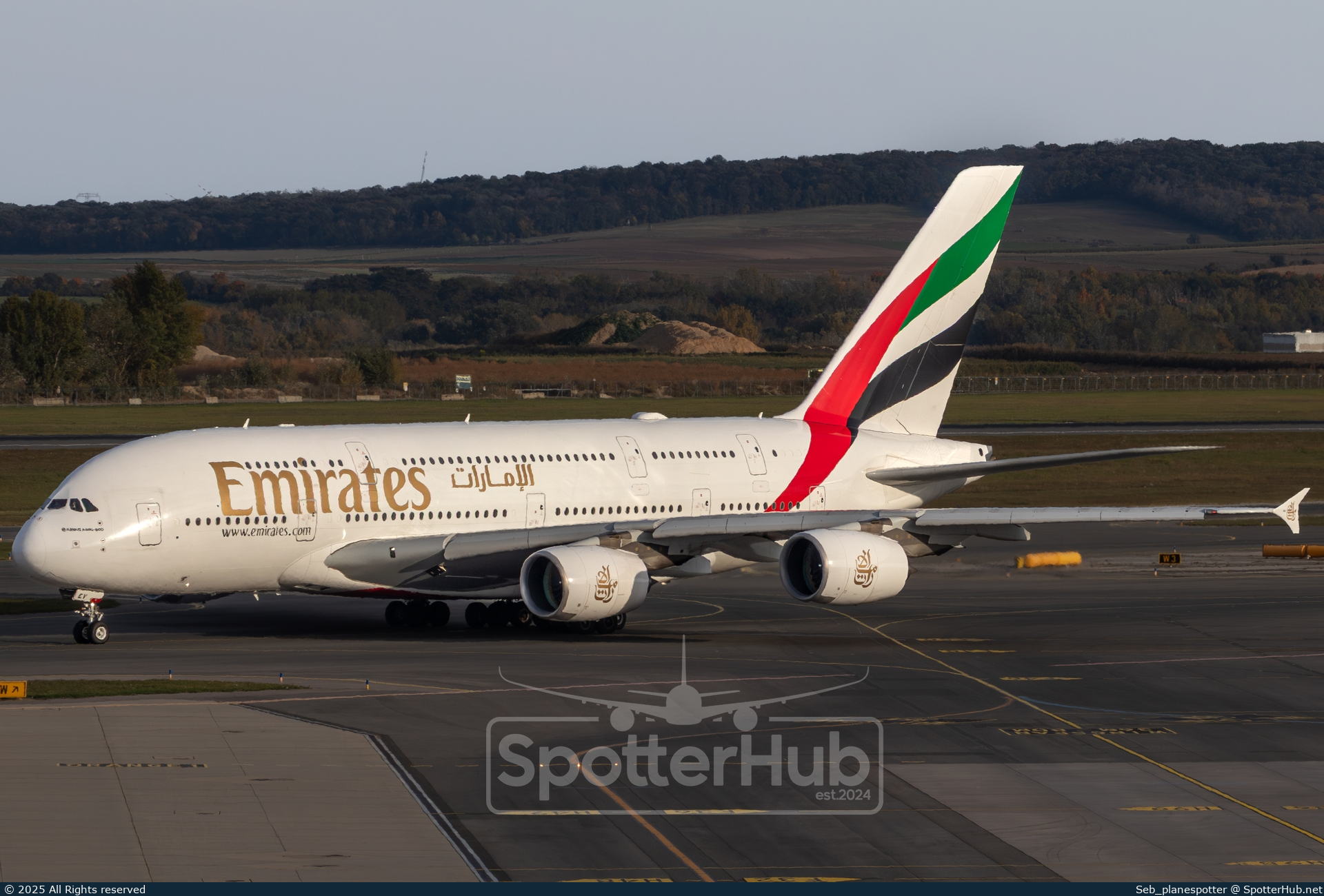 Photo of A6-EEV - Airbus A380-861 operated by Emirates