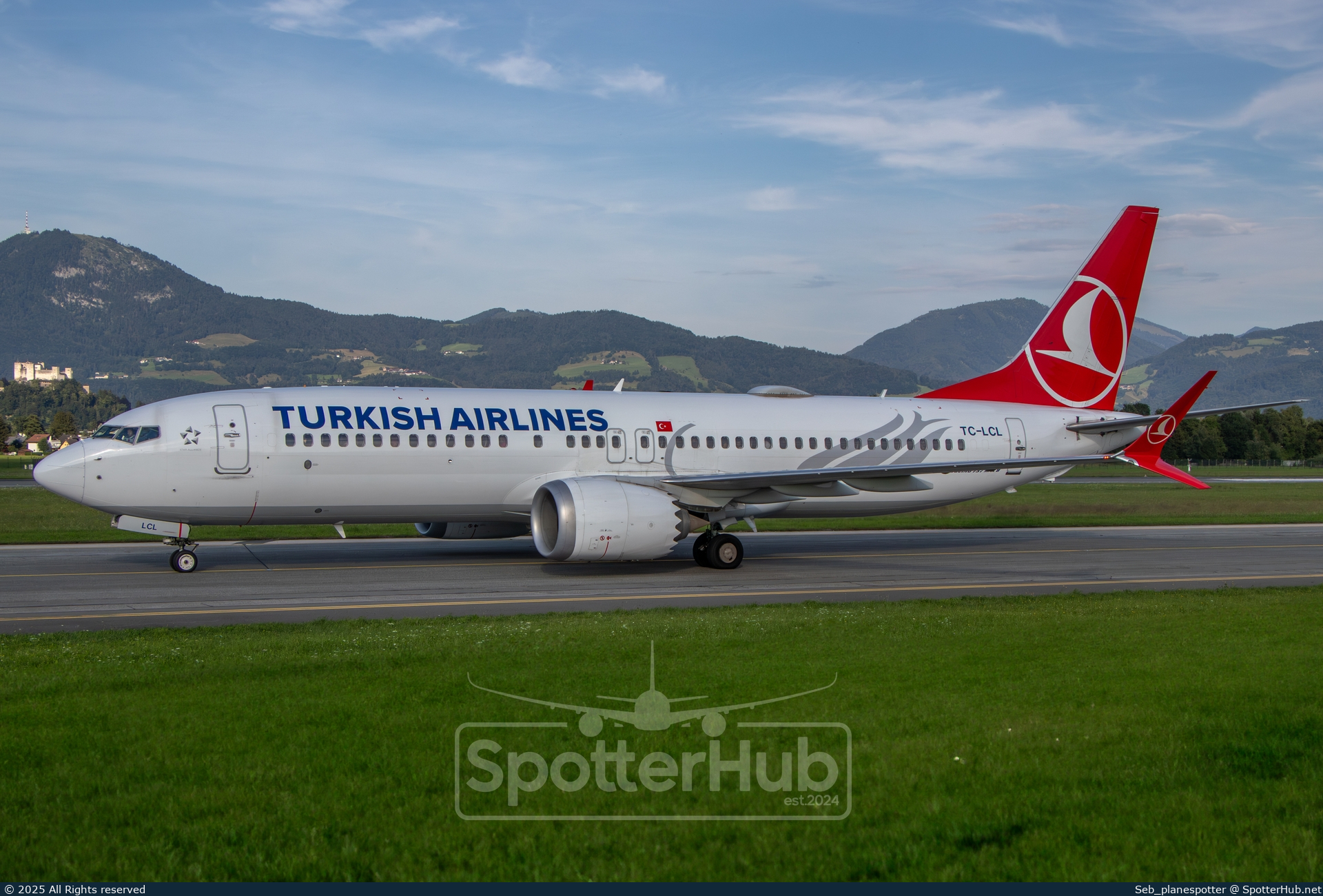 Photo of TC-LCL - Boeing 737 MAX 8 operated by Turkish Airlines