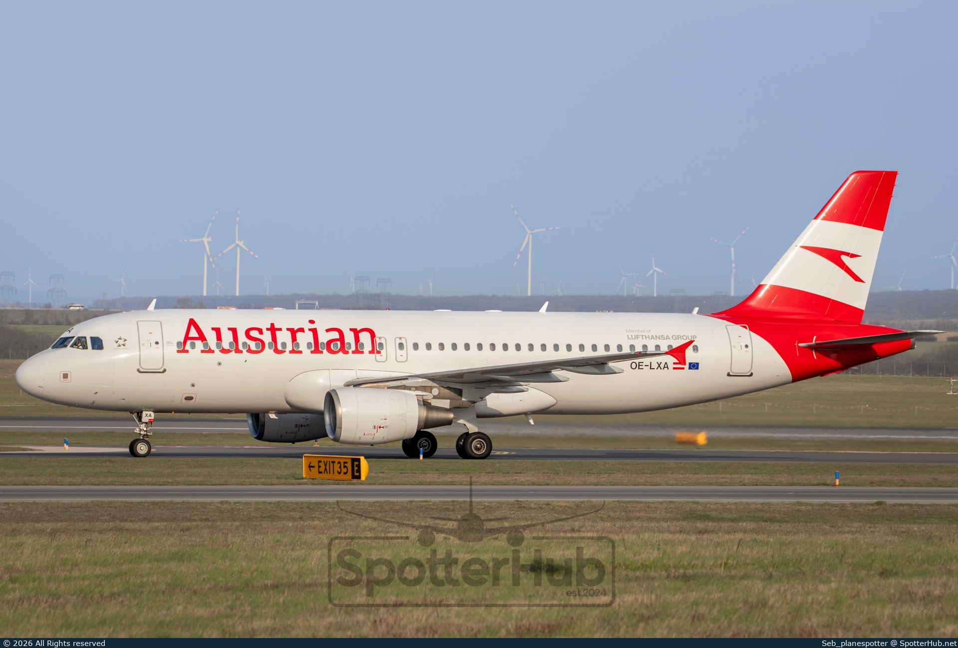 Photo of OE-LXA - Airbus A320-216 operated by Austrian Airlines