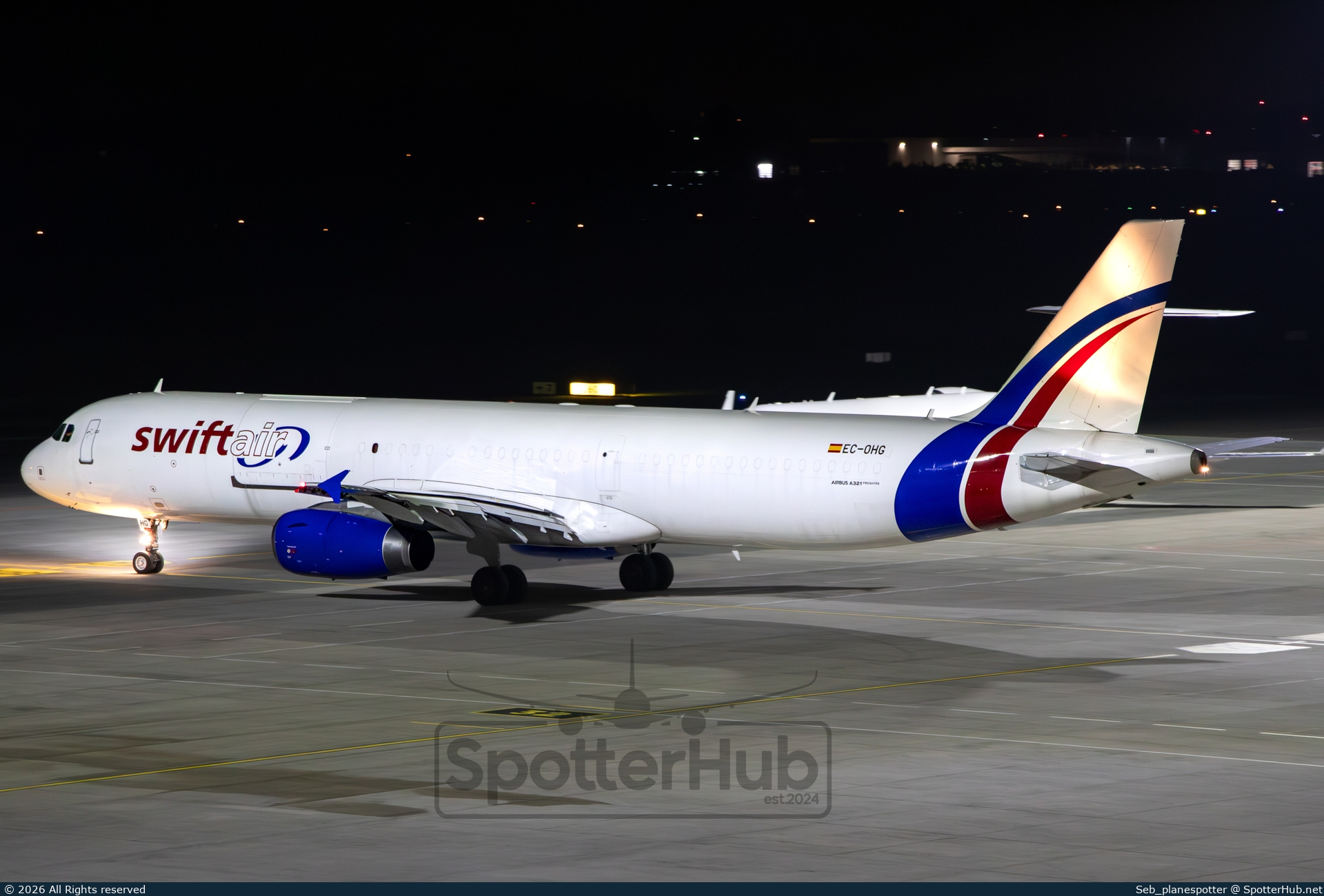 Photo of EC-OHG - Airbus A321-231(P2F) operated by Swiftair