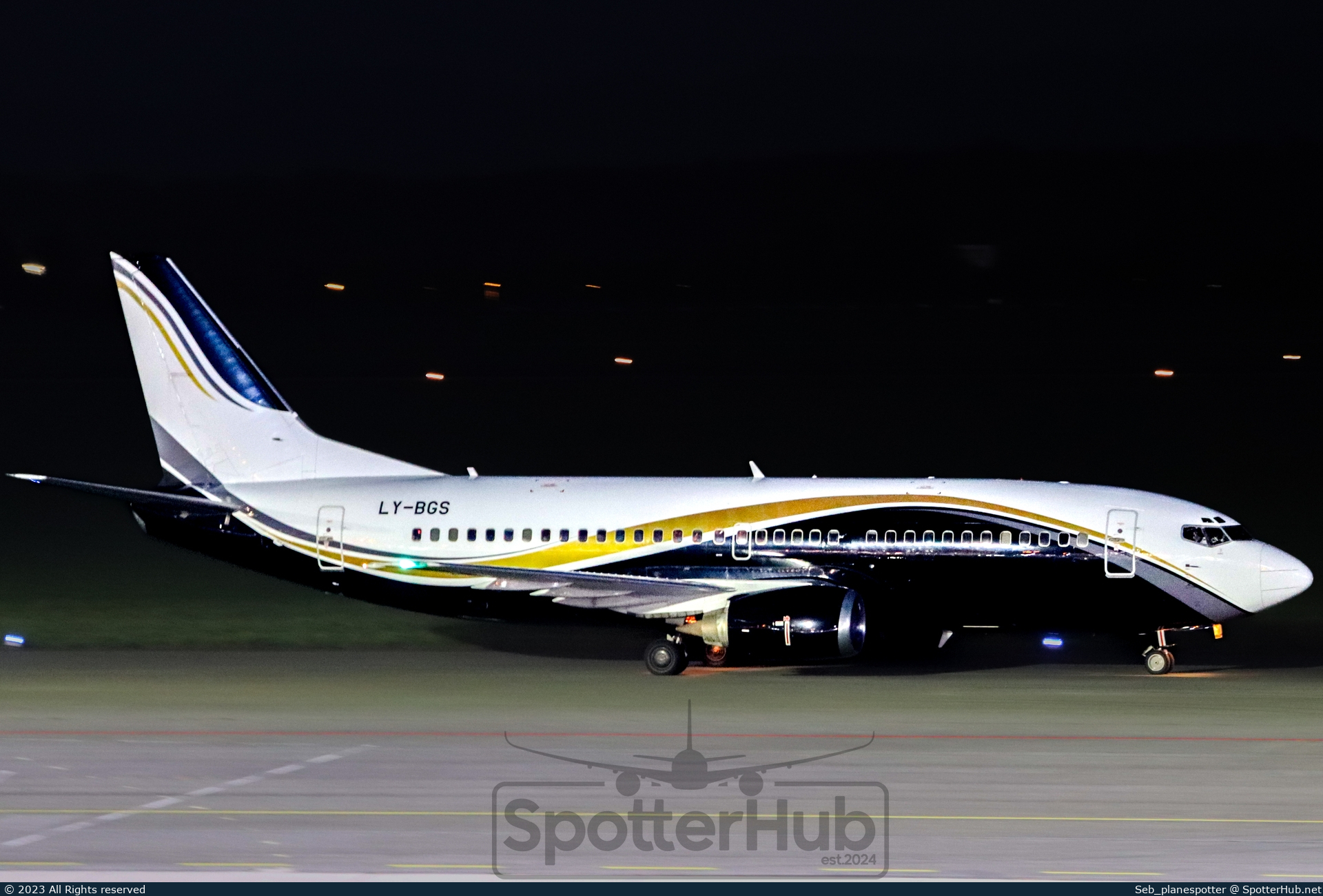 Photo of LY-BGS - Boeing 737-3L9 operated by KlasJet