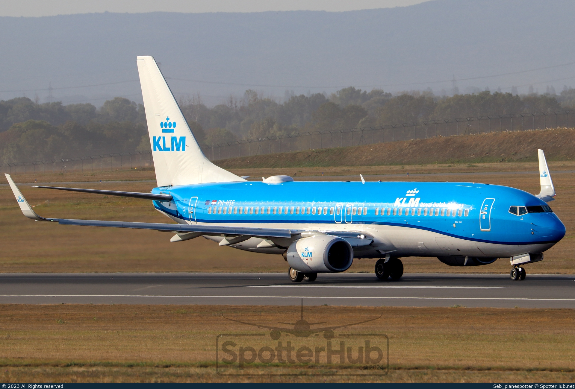 Photo of PH-HSE - Boeing 737-8K2 operated by KLM Royal Dutch Airlines