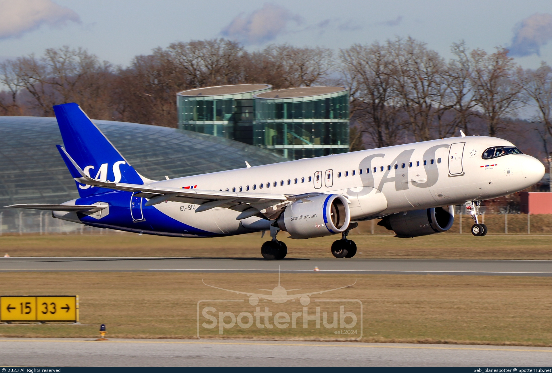 Photo of EI-SIU - Airbus A320-251N operated by SAS Connect