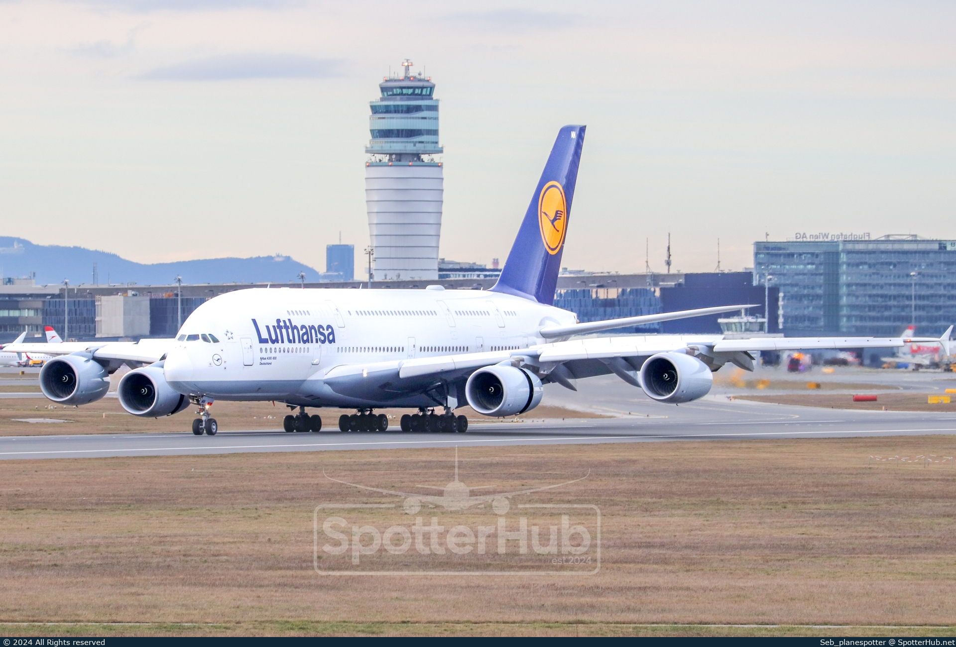 Photo of D-AIMN - Airbus A380-841 operated by Lufthansa