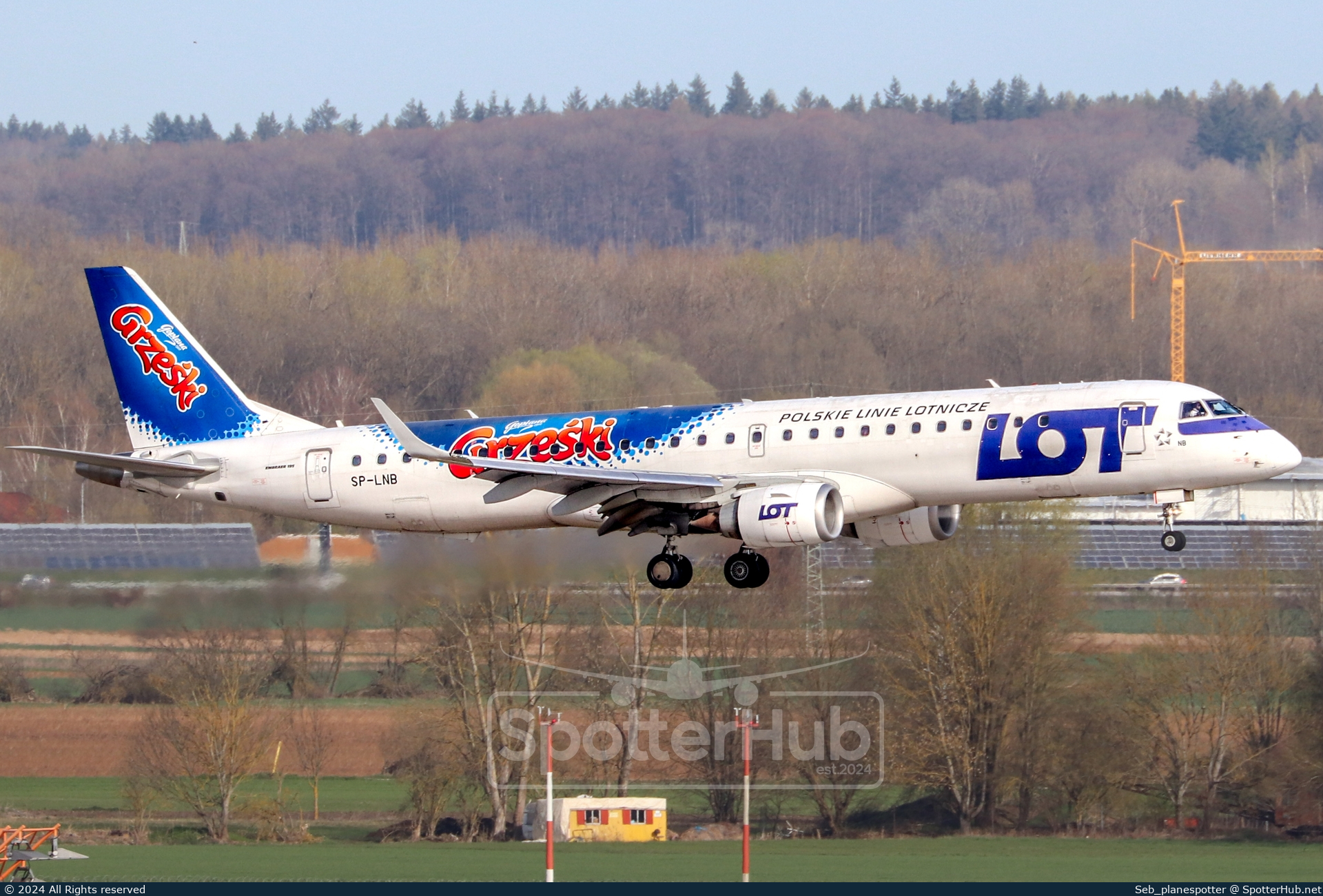 Photo of SP-LNB - Embraer ERJ-195LR operated by LOT Polish Airlines