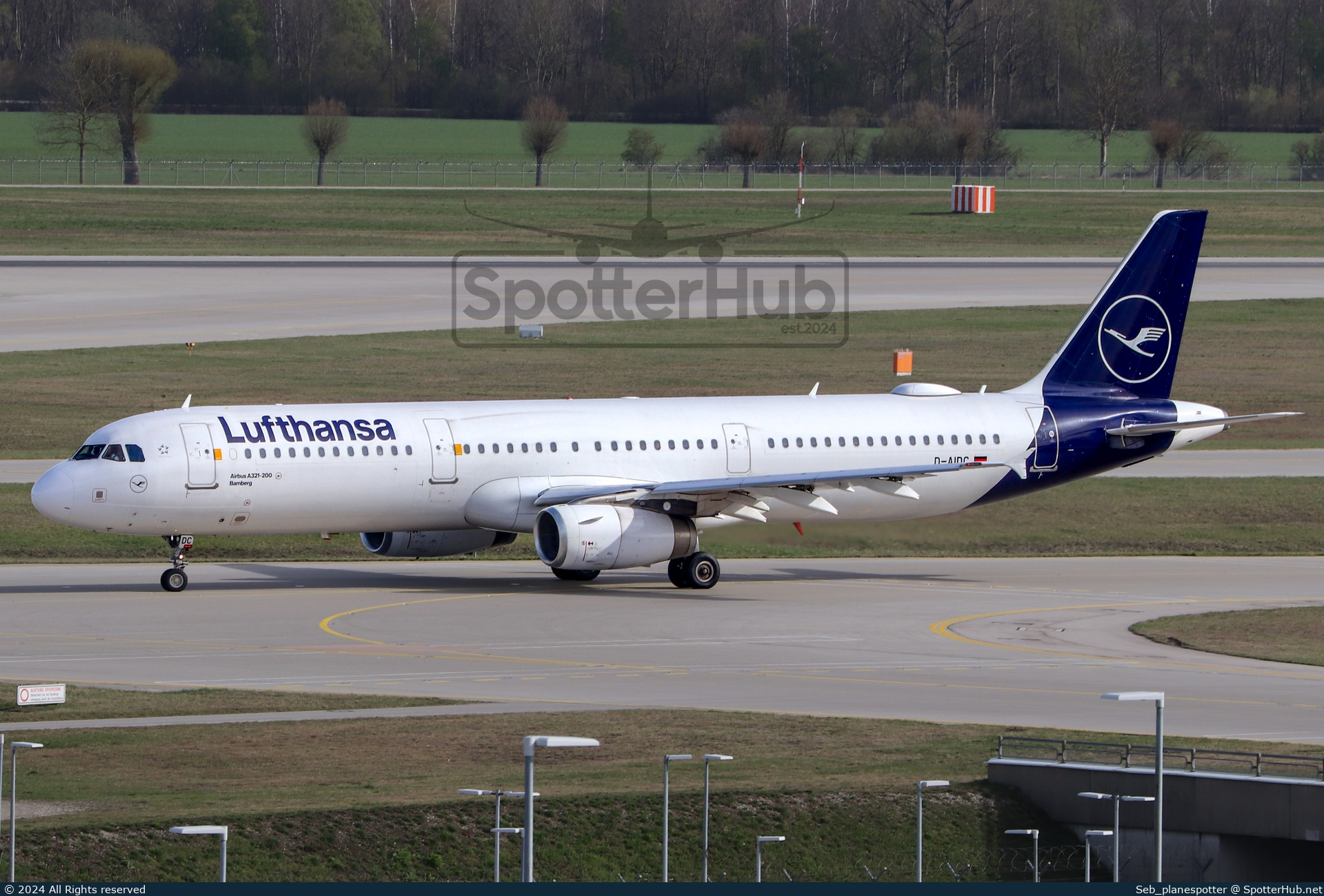 Photo of D-AIDC - Airbus A321-231 operated by Lufthansa