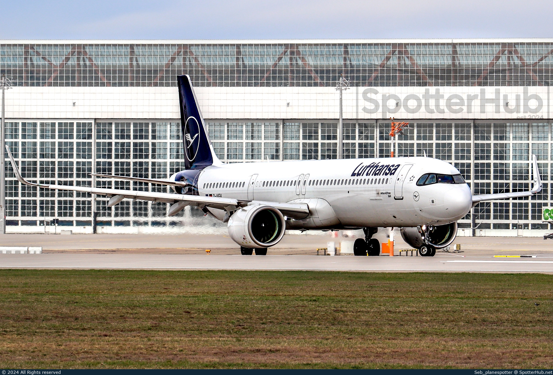 Photo of D-AIEH - Airbus A321-271NX operated by Lufthansa