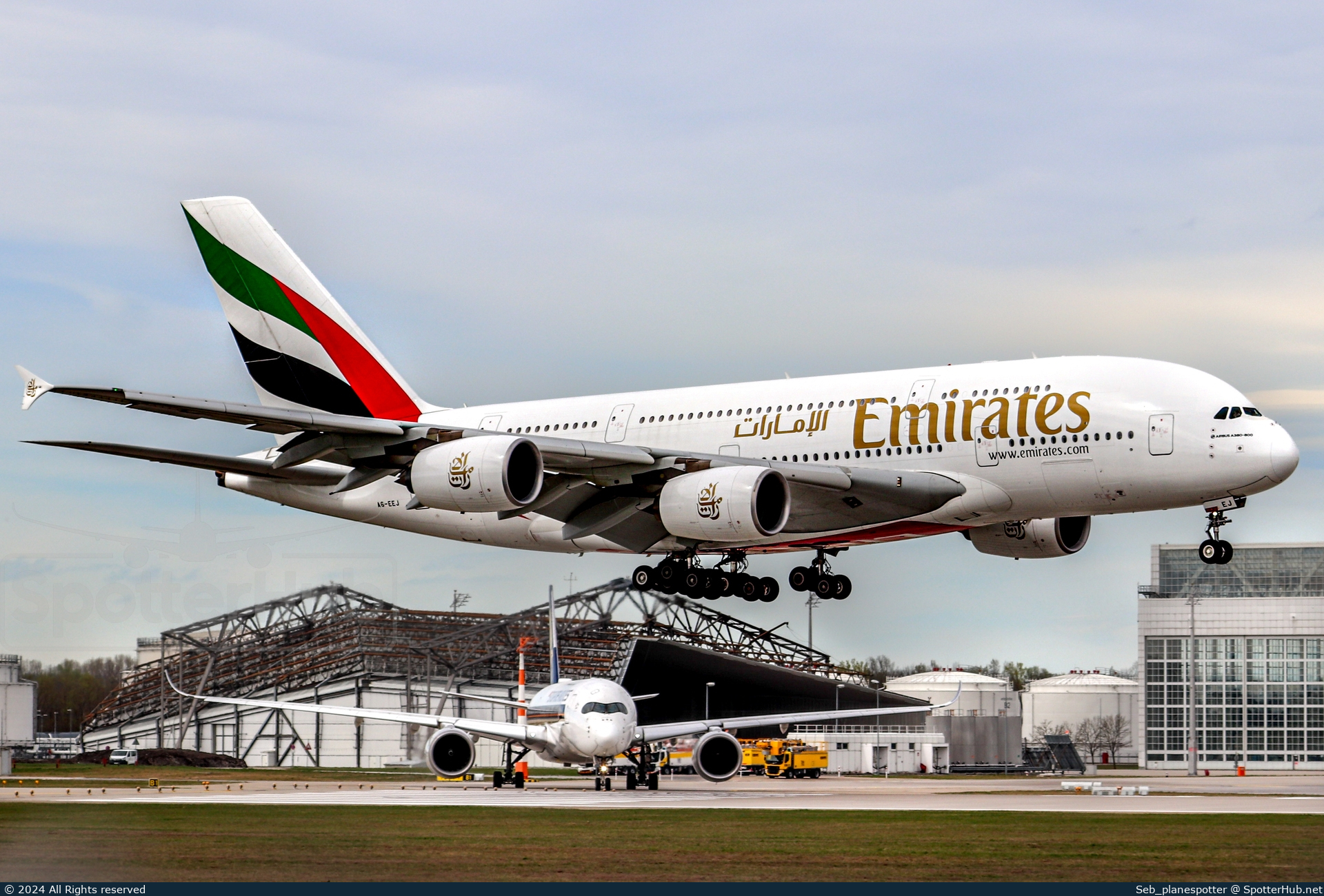 Photo of A6-EEJ - Airbus A380-861 operated by Emirates