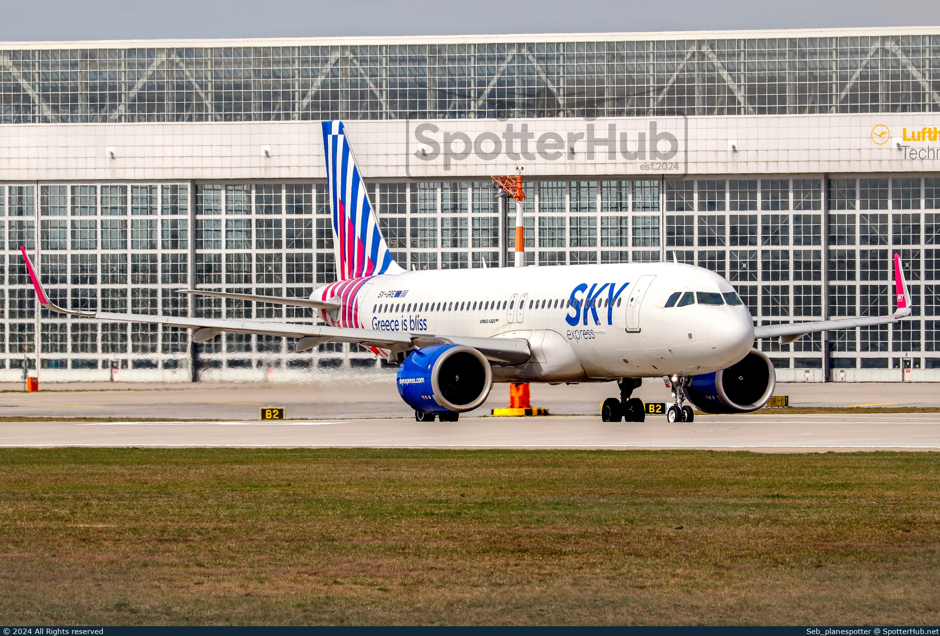 Photo of SX-GRE - Airbus A320-251N operated by Sky Express
