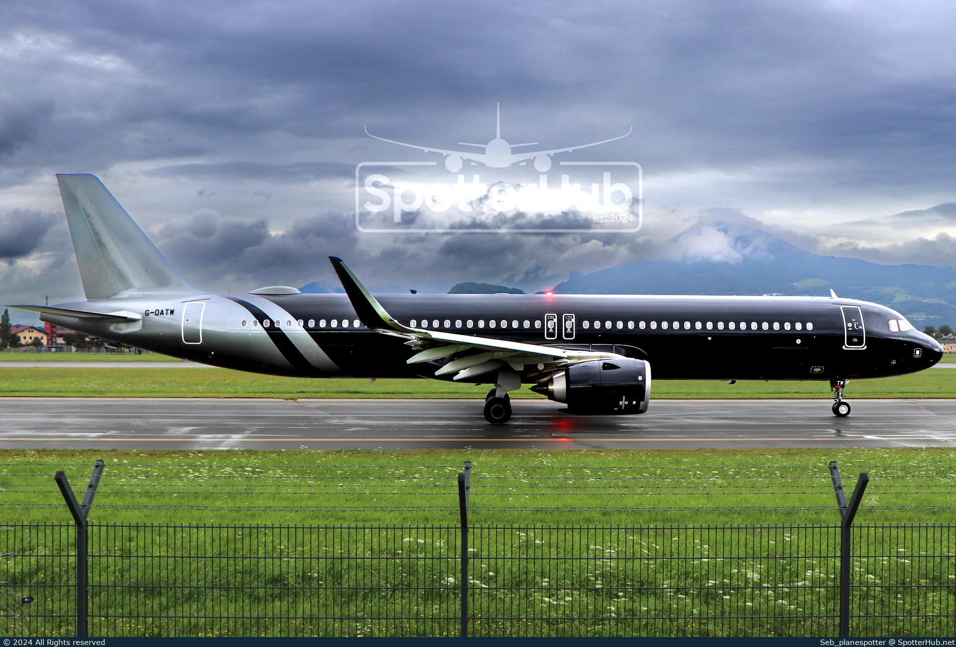 Photo of G-OATW - Airbus A321-253NX operated by Titan Airways