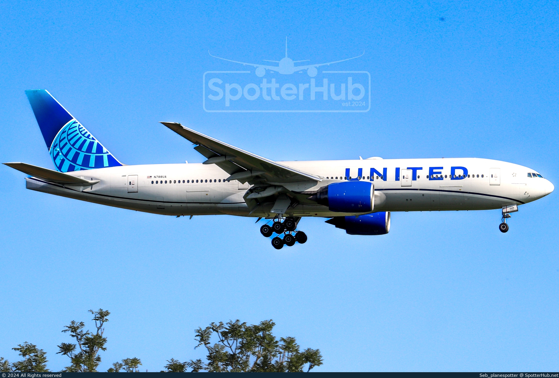 Photo of N788UA - Boeing 777-222(ER) operated by United Airlines