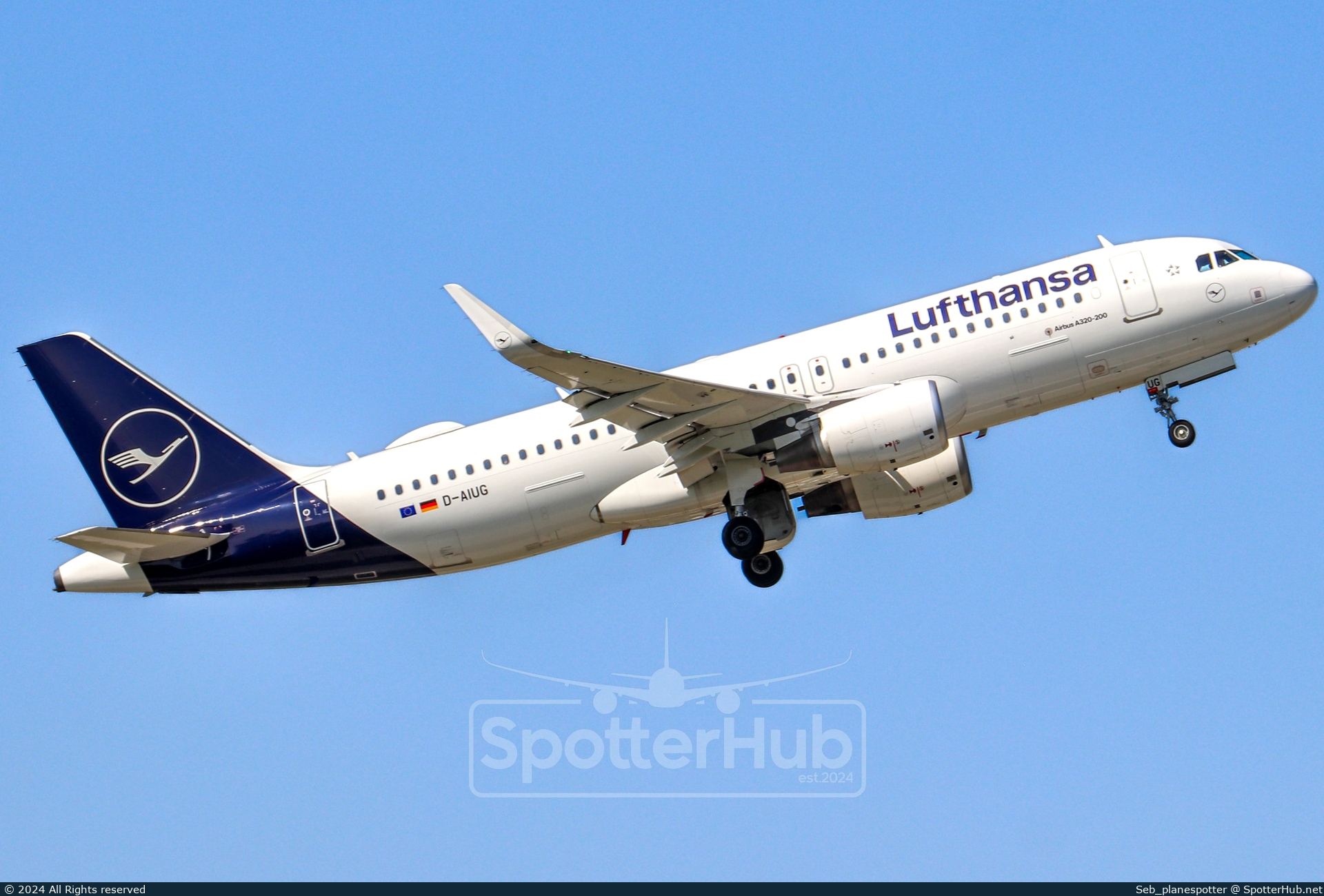 Photo of D-AIUG - Airbus A320-214 operated by Lufthansa
