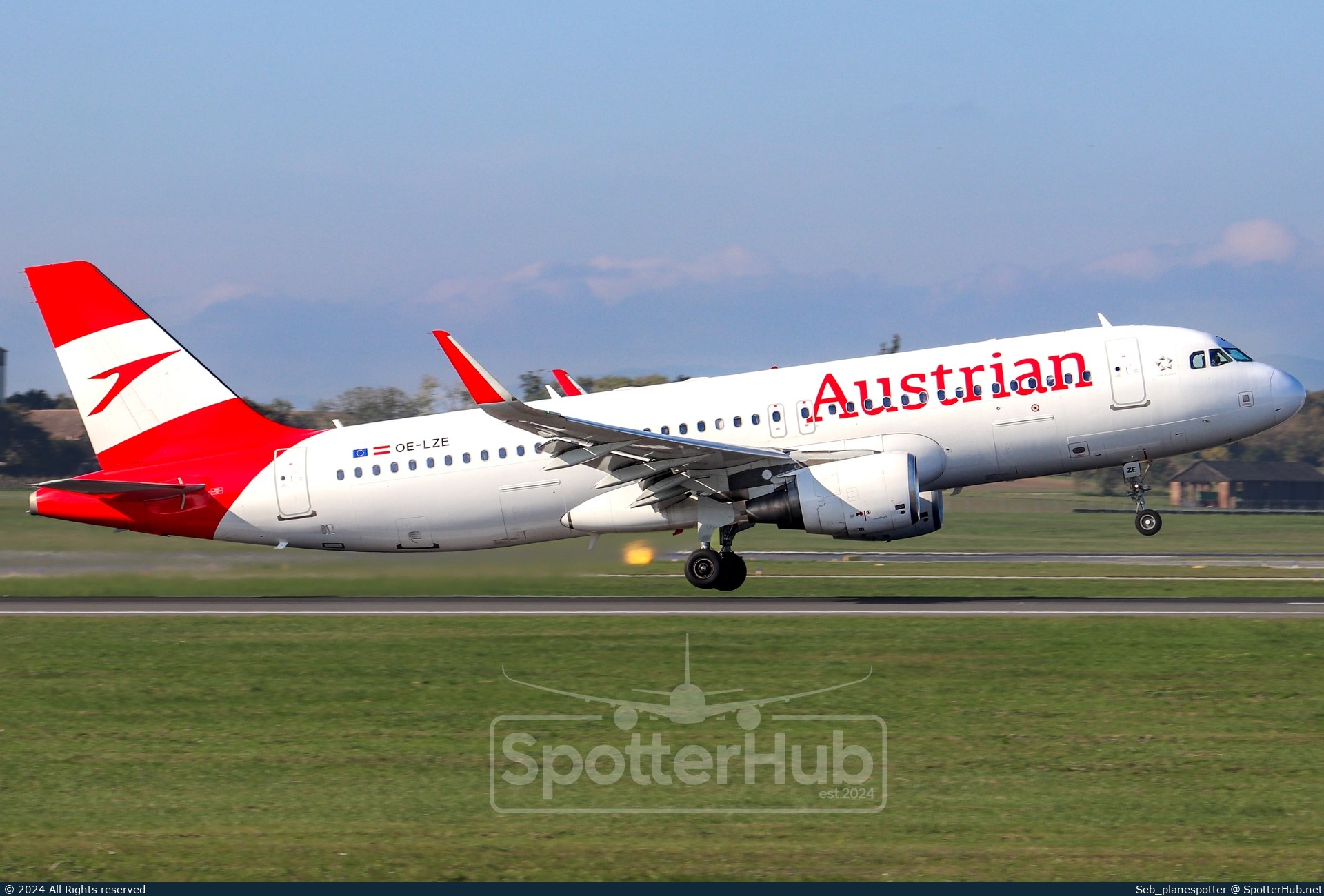 Photo of OE-LZE - Airbus A320-214 operated by Austrian Airlines