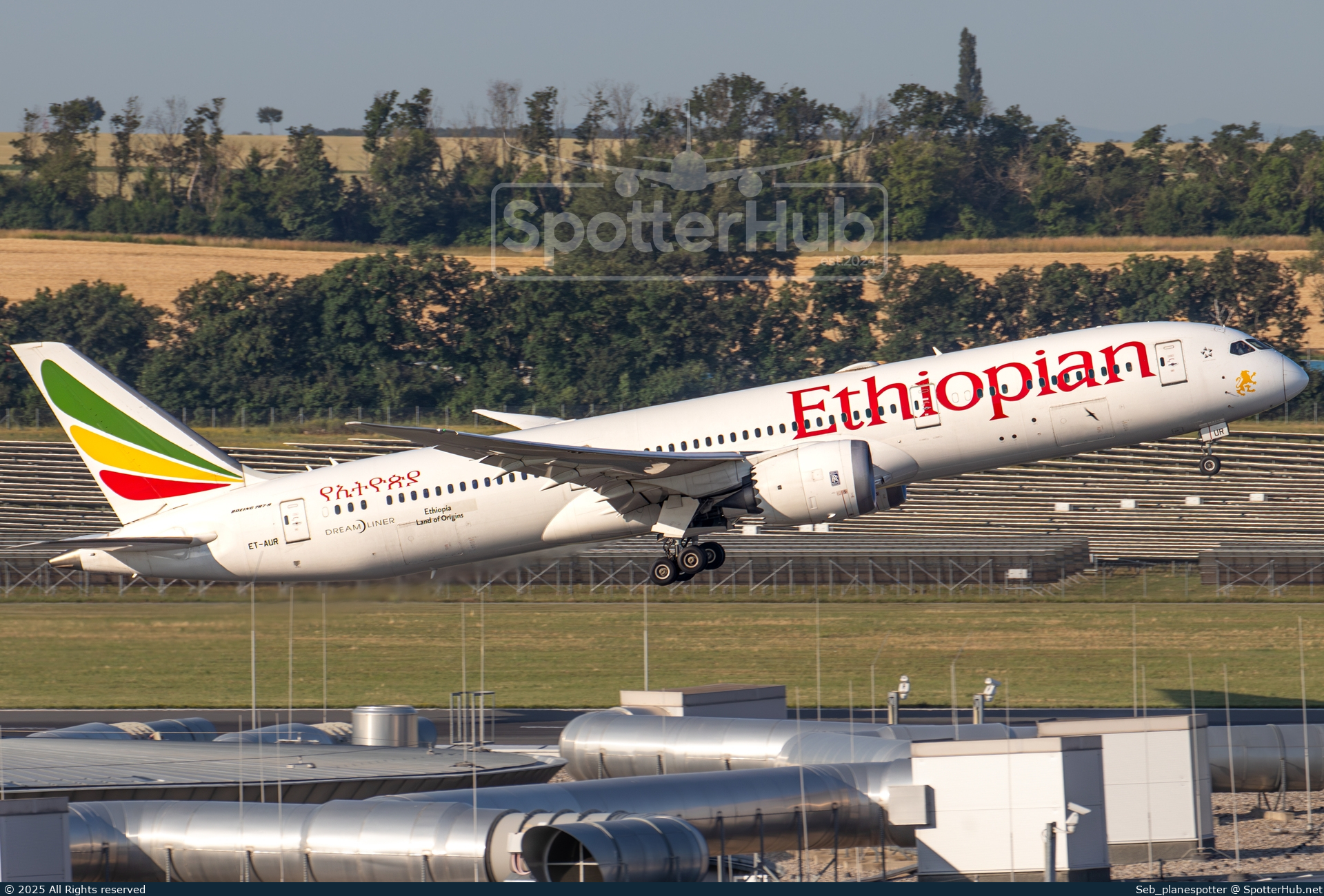 Photo of ET-AUR - Boeing 787-9 Dreamliner operated by Ethiopian Airlines