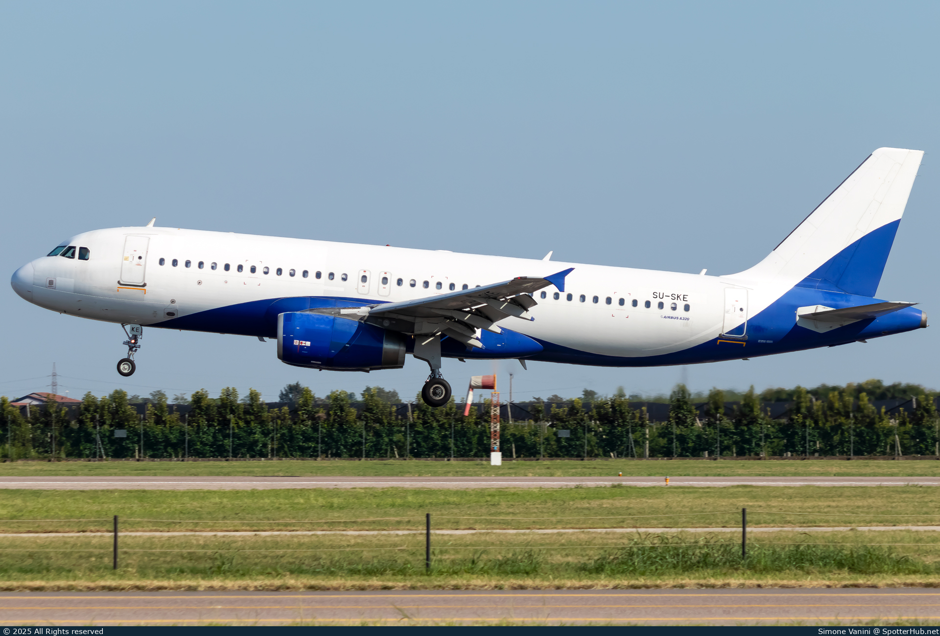 Photo of SU-SKE - Airbus A320-232 operated by Sky Vision Airlines