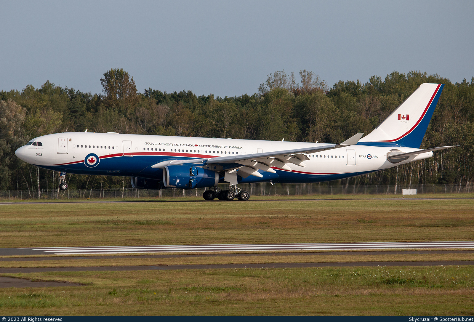 Photo of 330002 - Airbus CC-330 Husky operated by Royal Canadian Air Force