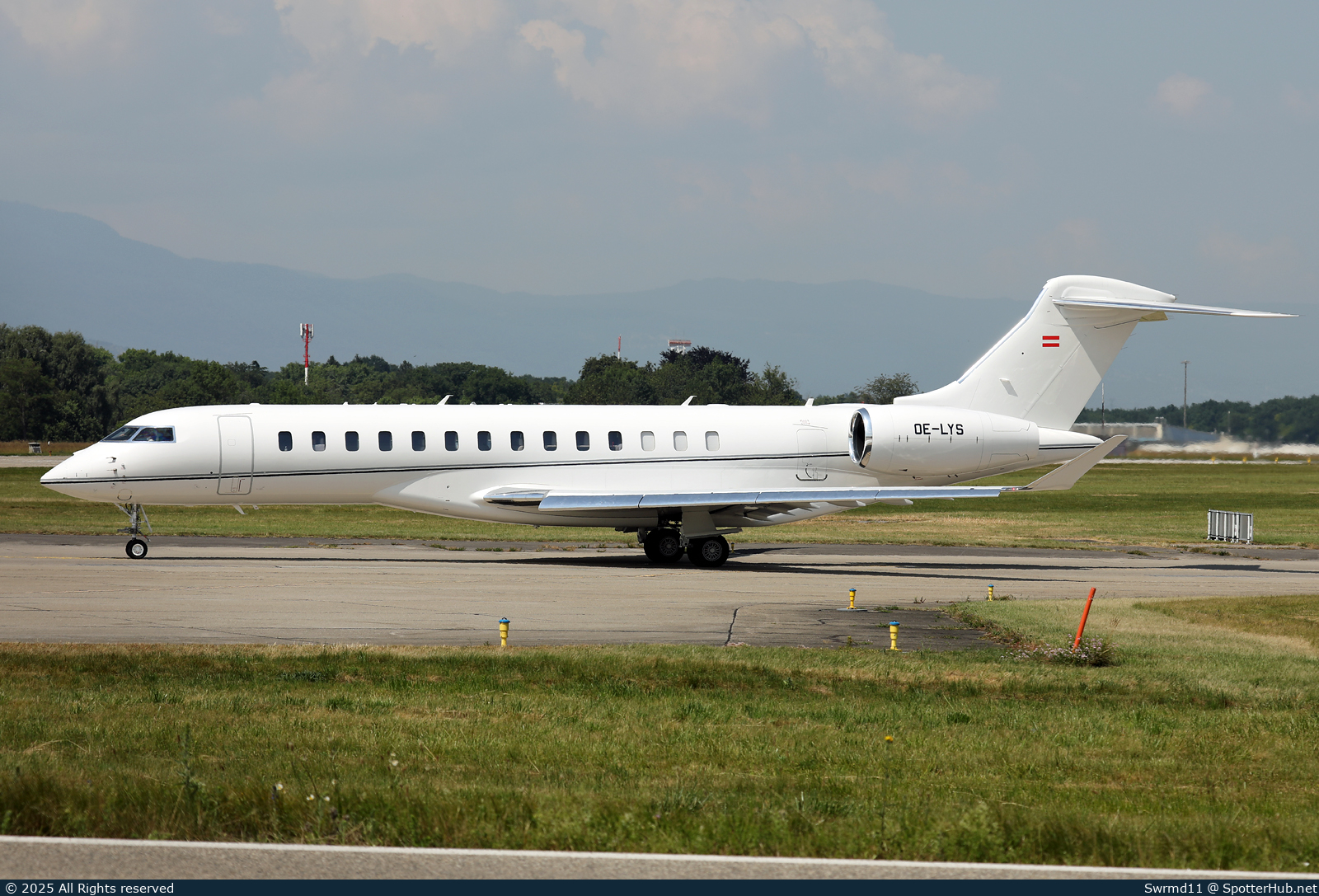 Photo of OE-LYS - Bombardier Global 7500 operated by Global Jet Austria