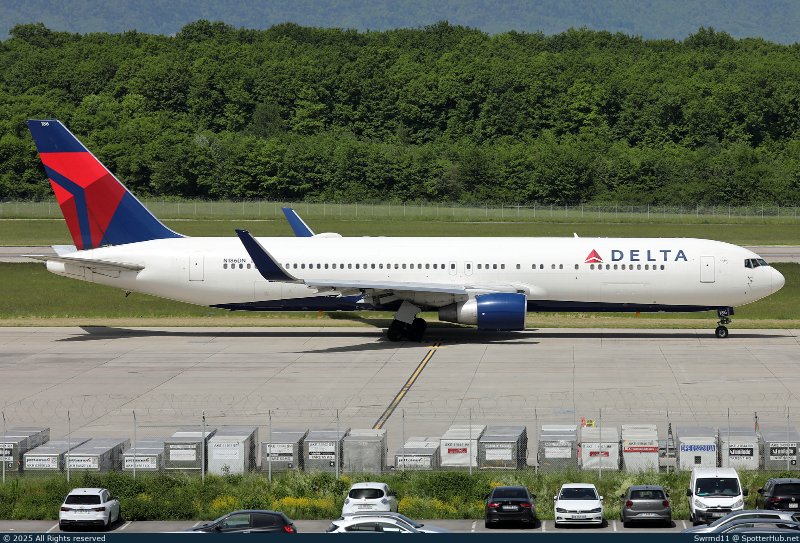 Photo of N186DN - Boeing 767-332(ER) operated by Delta Air Lines