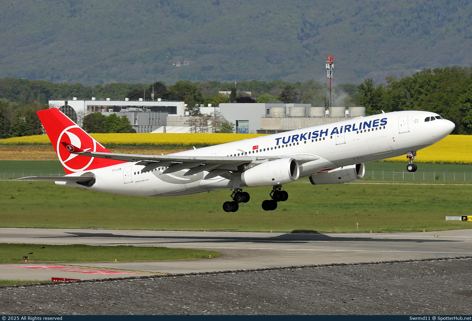 Photo of TC-LOM - Airbus A330-243 operated by Turkish Airlines