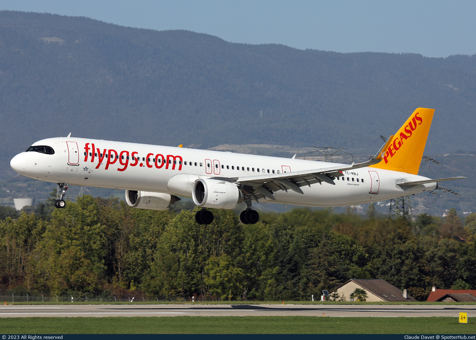 Photo of TC-RBJ - Airbus A321-251NX operated by Pegasus Airlines