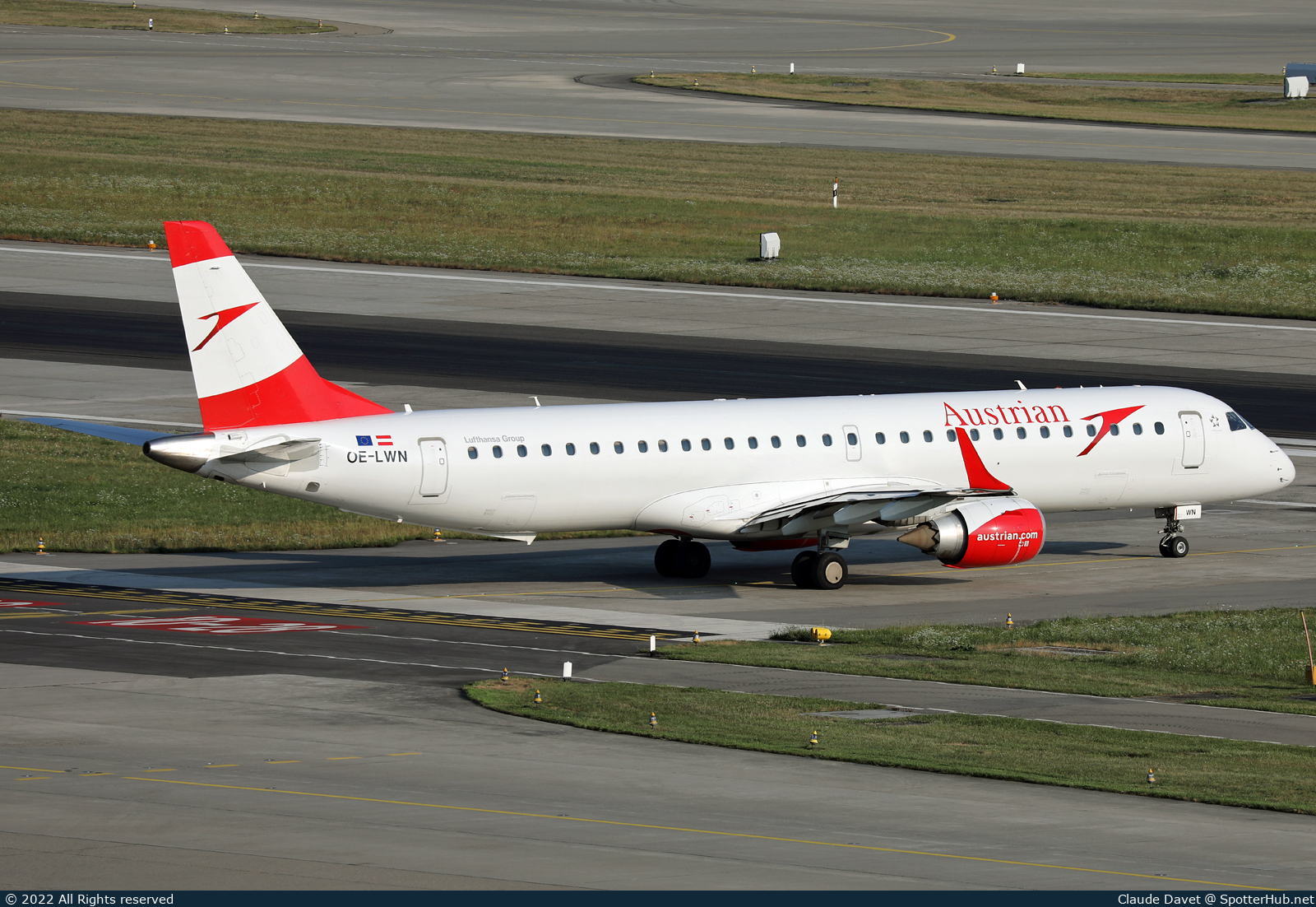 Photo of OE-LWN - Embraer ERJ-195LR operated by Austrian Airlines