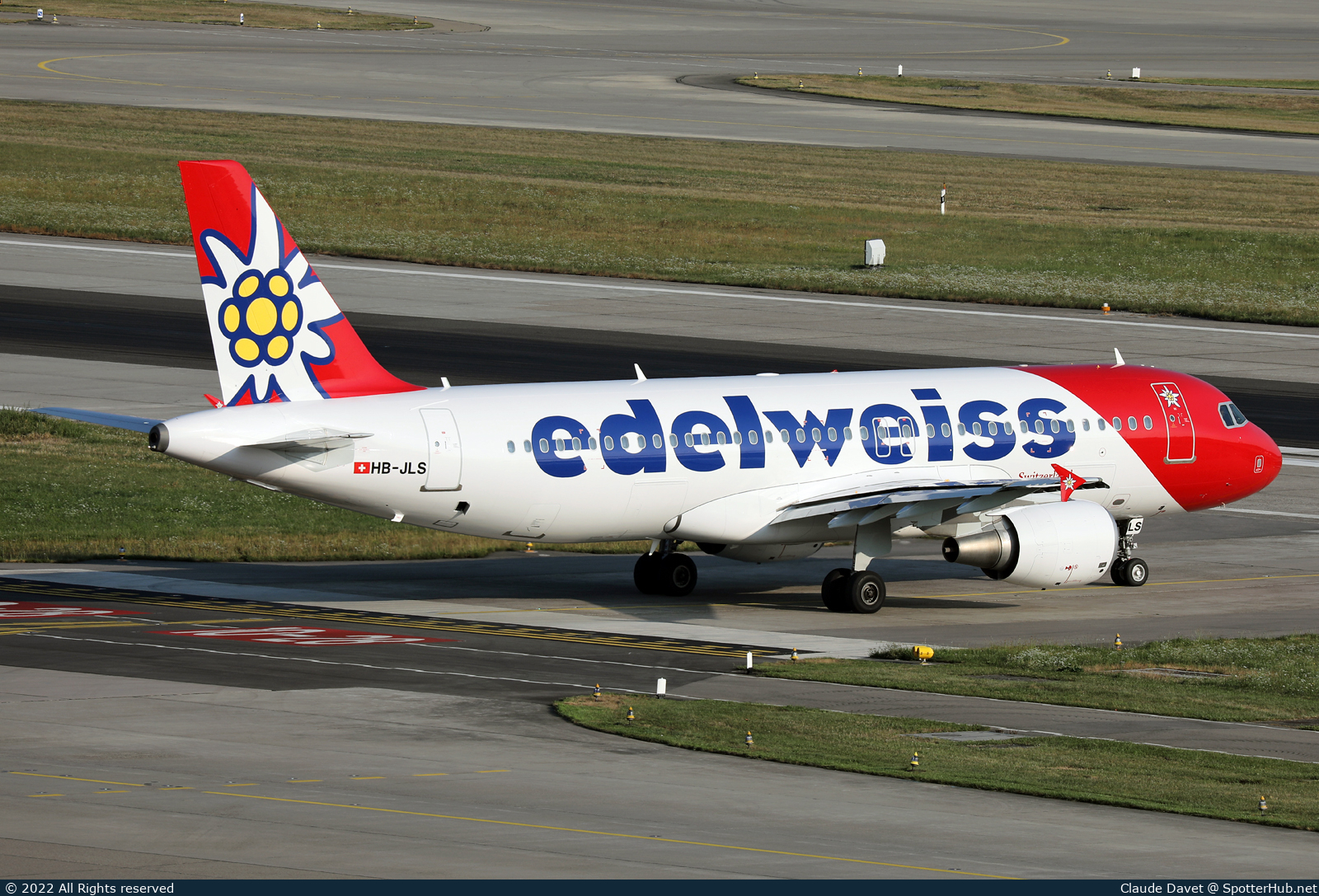 Photo of HB-JLS - Airbus A320-214 operated by Edelweiss Air